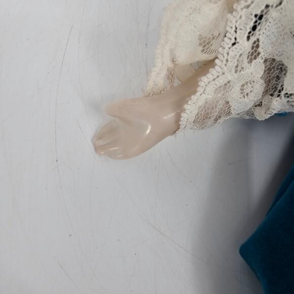 Rare Fine China Head Doll Blue Victorian Velvet & Lace Dress Circa 1980s 17" - Picture 11 of 15
